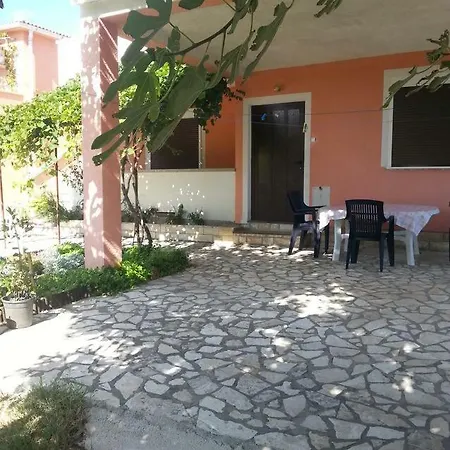 Gostinjska kuća By The Sea Dinjiska 11061 Pag Town